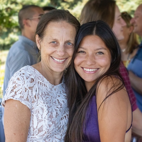 Meet your Posher, Cynthia - Picture 4 of 5